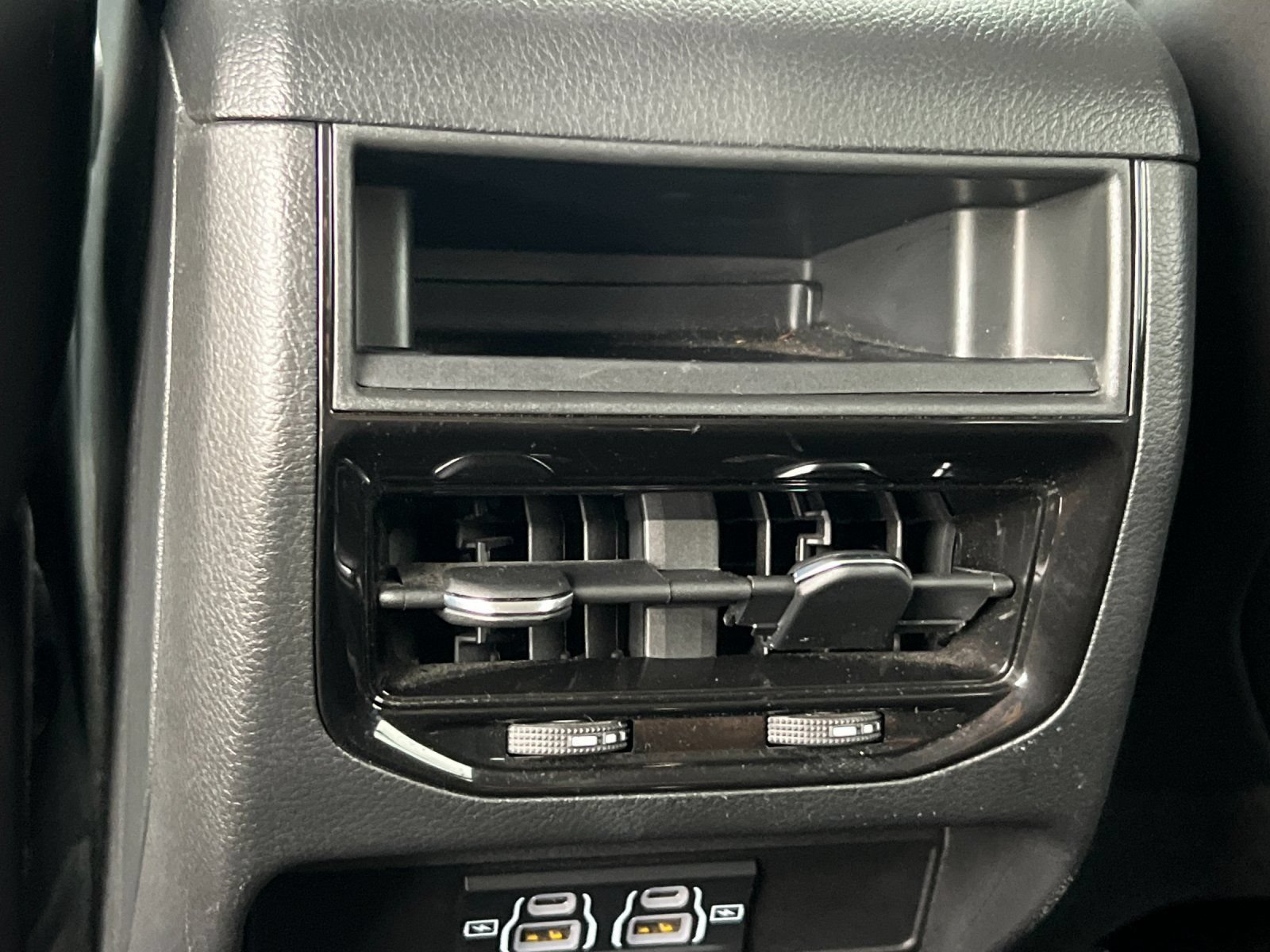 Used 2023 Jeep Grand Cherokee Laredo AWD/4WD image 35