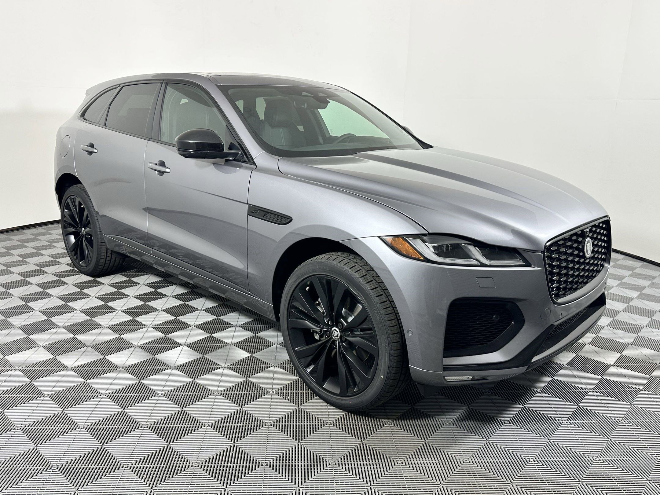 Used 2026 Jaguar F-PACE R-Dynamic S image 6