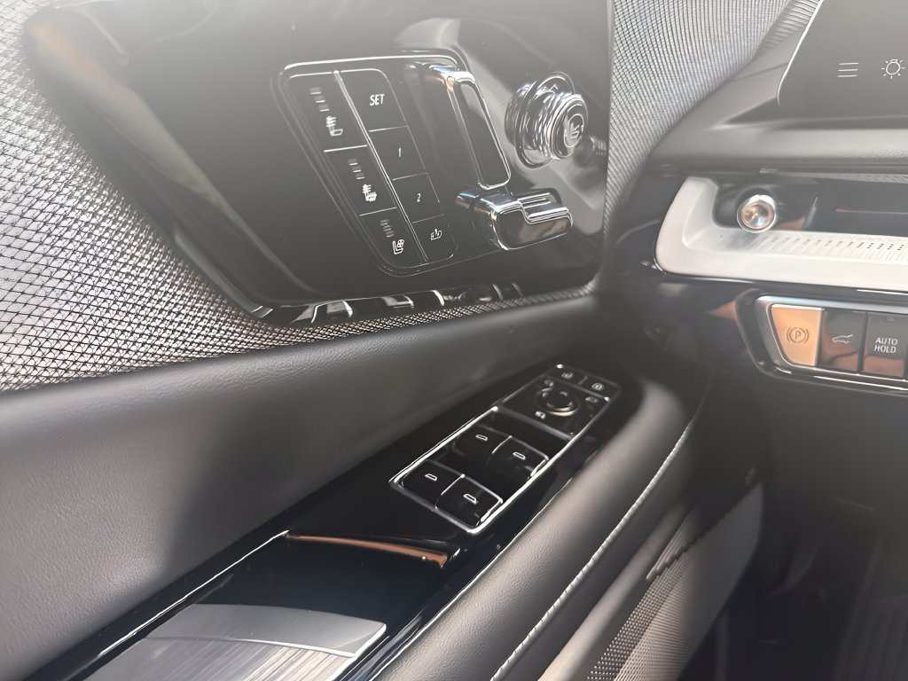 Used 2025 Cadillac Optiq Luxury 2 w/ LPO, Floor Liner Package AWD/4WD image 33