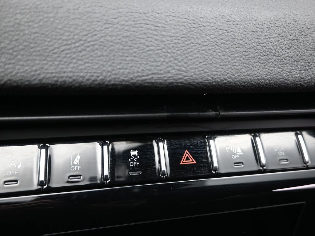 Used 2023 Jeep Grand Cherokee Laredo AWD/4WD image 13