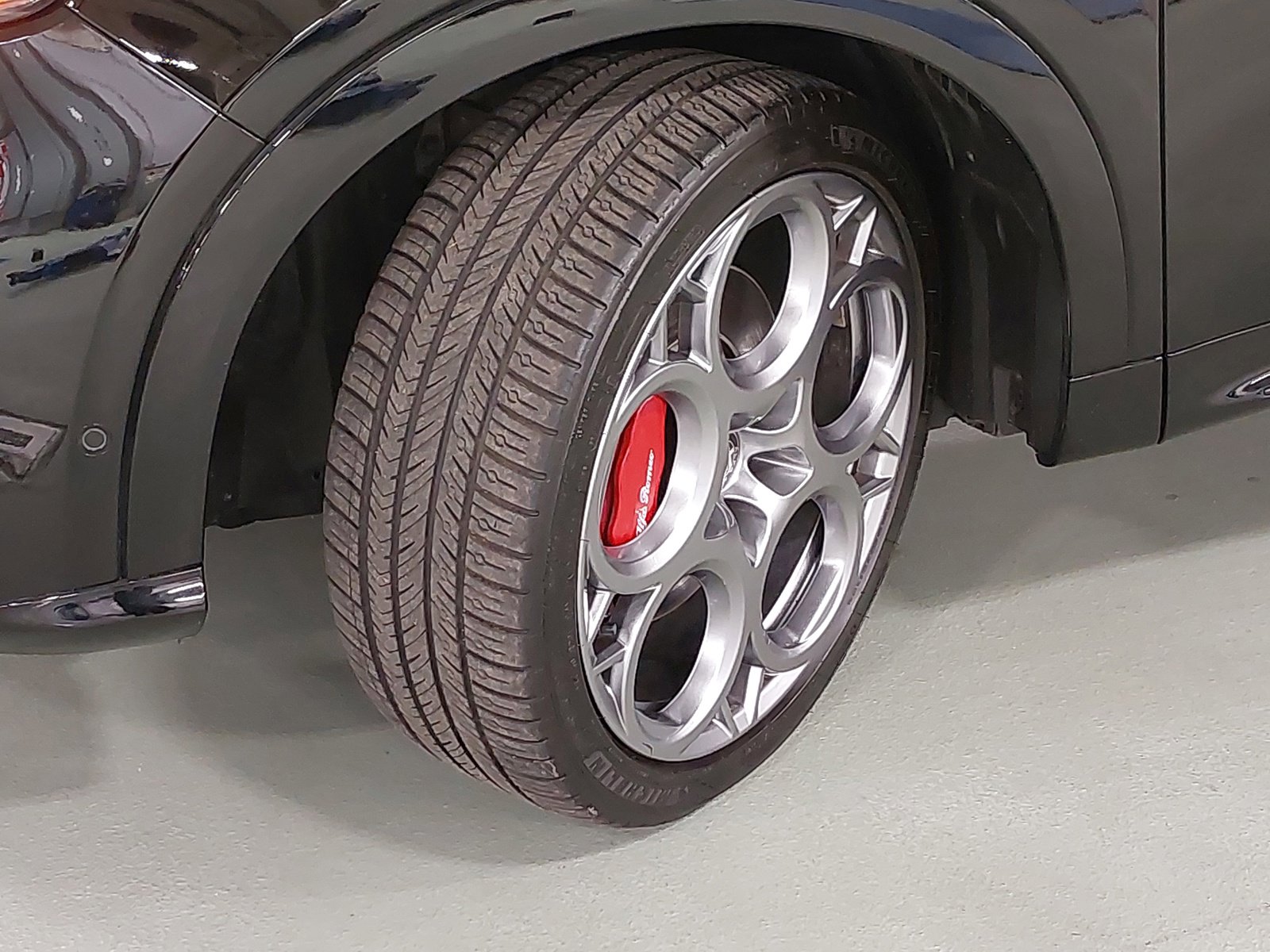 Used 2025 Alfa Romeo Tonale w/ Premium Package image 34