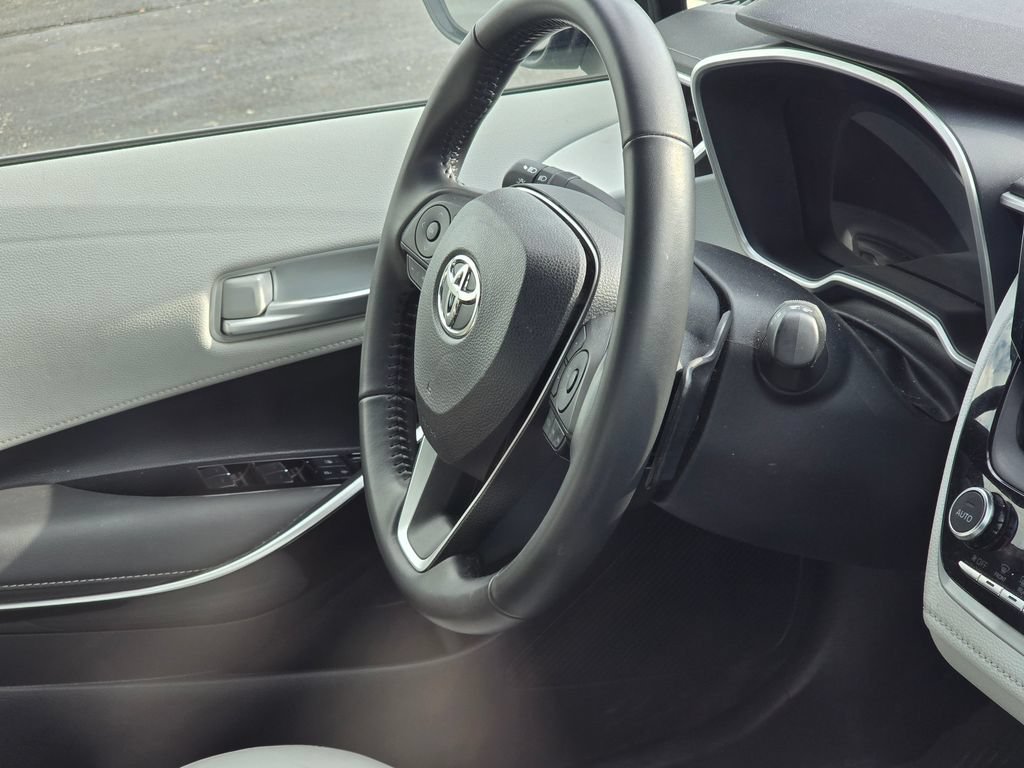 Used 2025 Toyota Corolla XSE FWD image 17