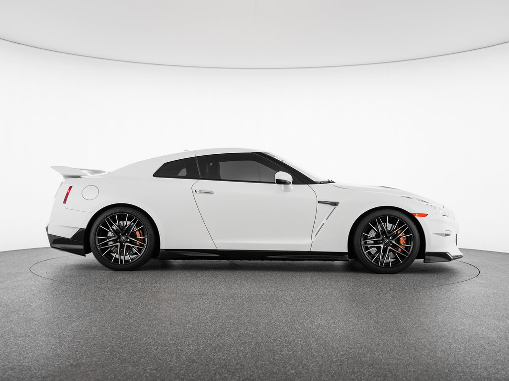 Used 2024 Nissan GT-R Premium w/ Premium Interior Package AWD/4WD image 7