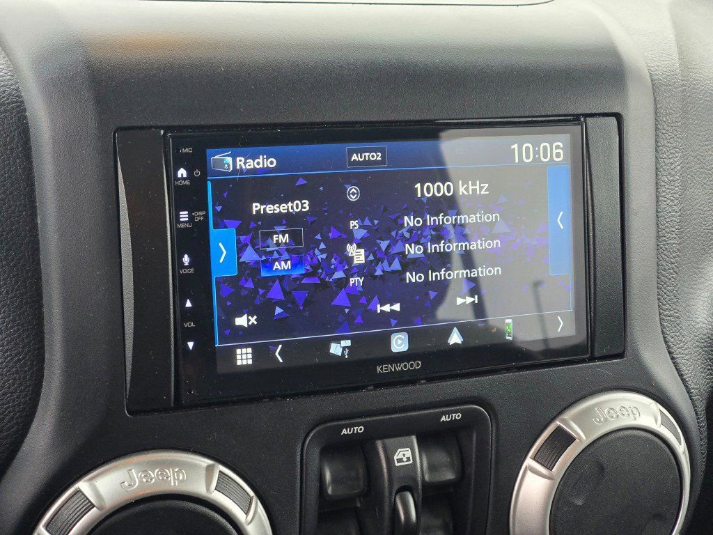 Used 2017 Jeep Wrangler Unlimited Sahara w/ Connectivity Group AWD/4WD image 21