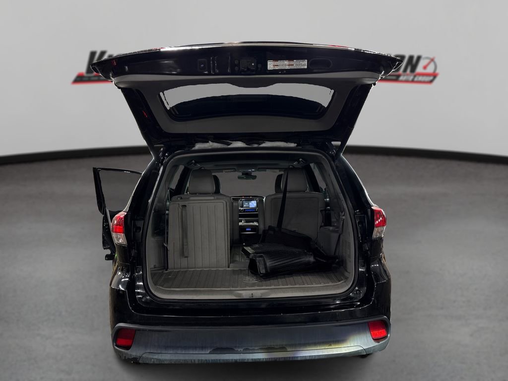 Used 2018 Toyota Highlander XLE image 11