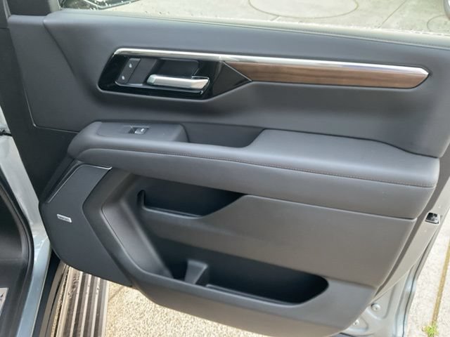 New 2026 Chevrolet Suburban High Country AWD/4WD image 31