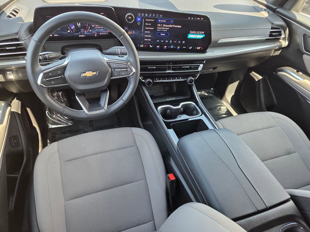 Used 2025 Chevrolet Traverse LT FWD image 9