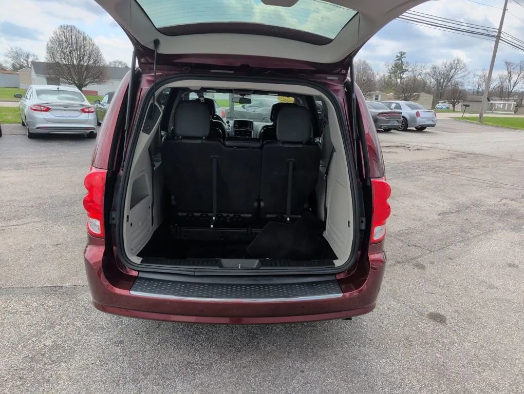 Used 2018 Dodge Grand Caravan SXT image 14