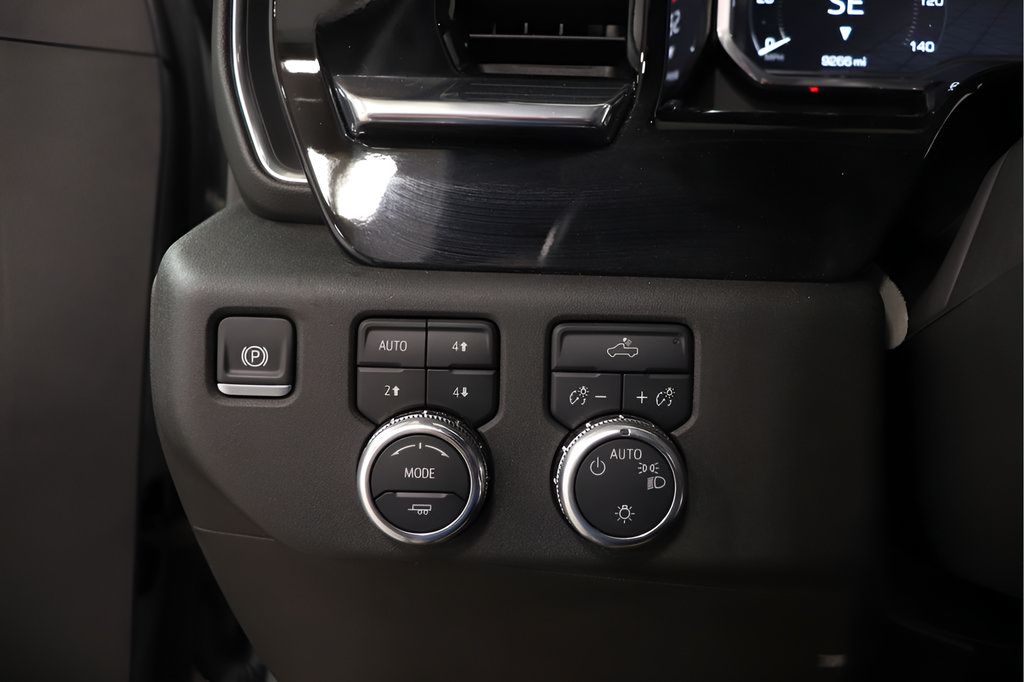 Used 2025 GMC Sierra 1500 SLE AWD/4WD image 19