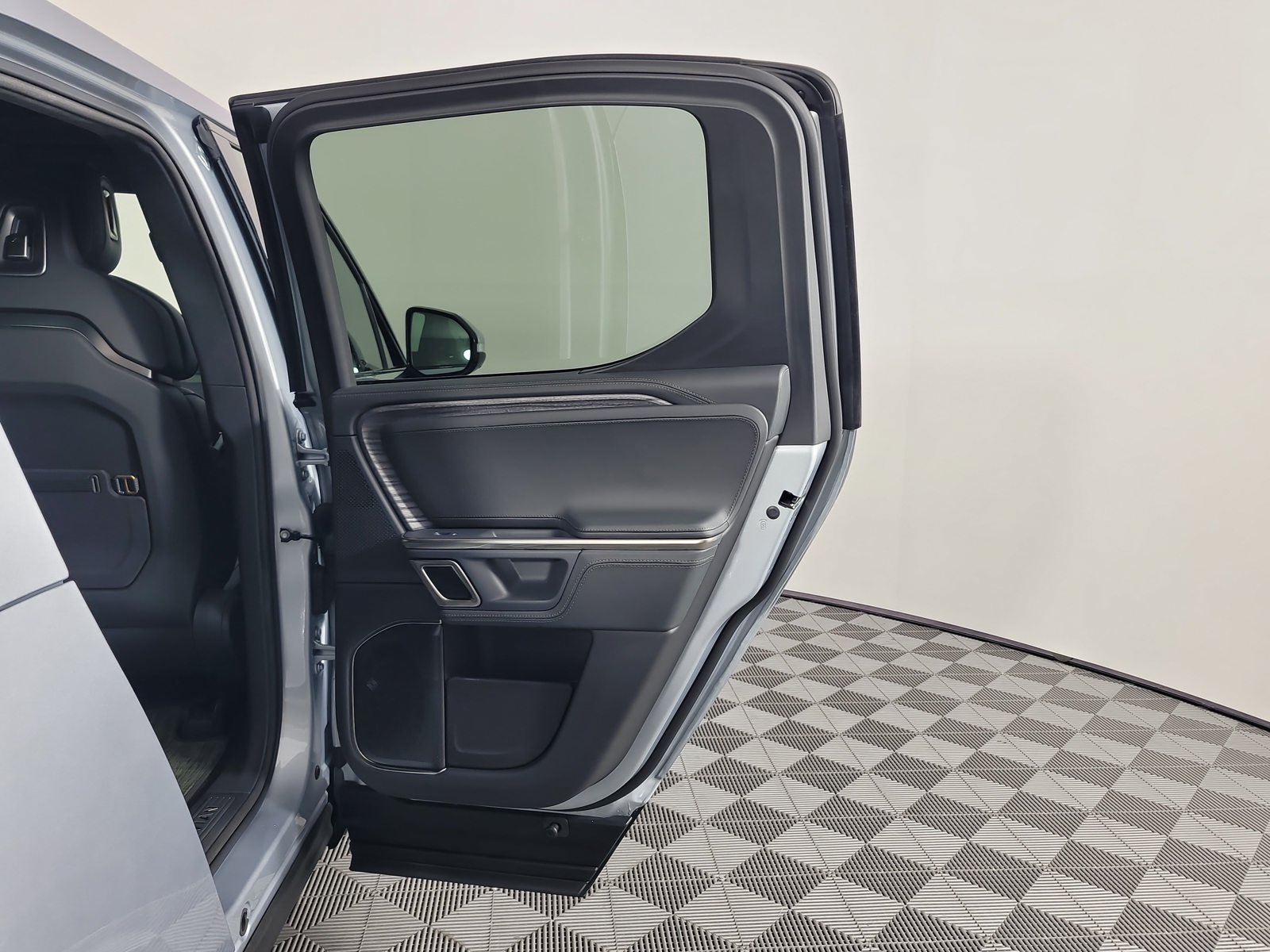 Used 2024 Rivian R1T Adventure Dual AWD/4WD image 19