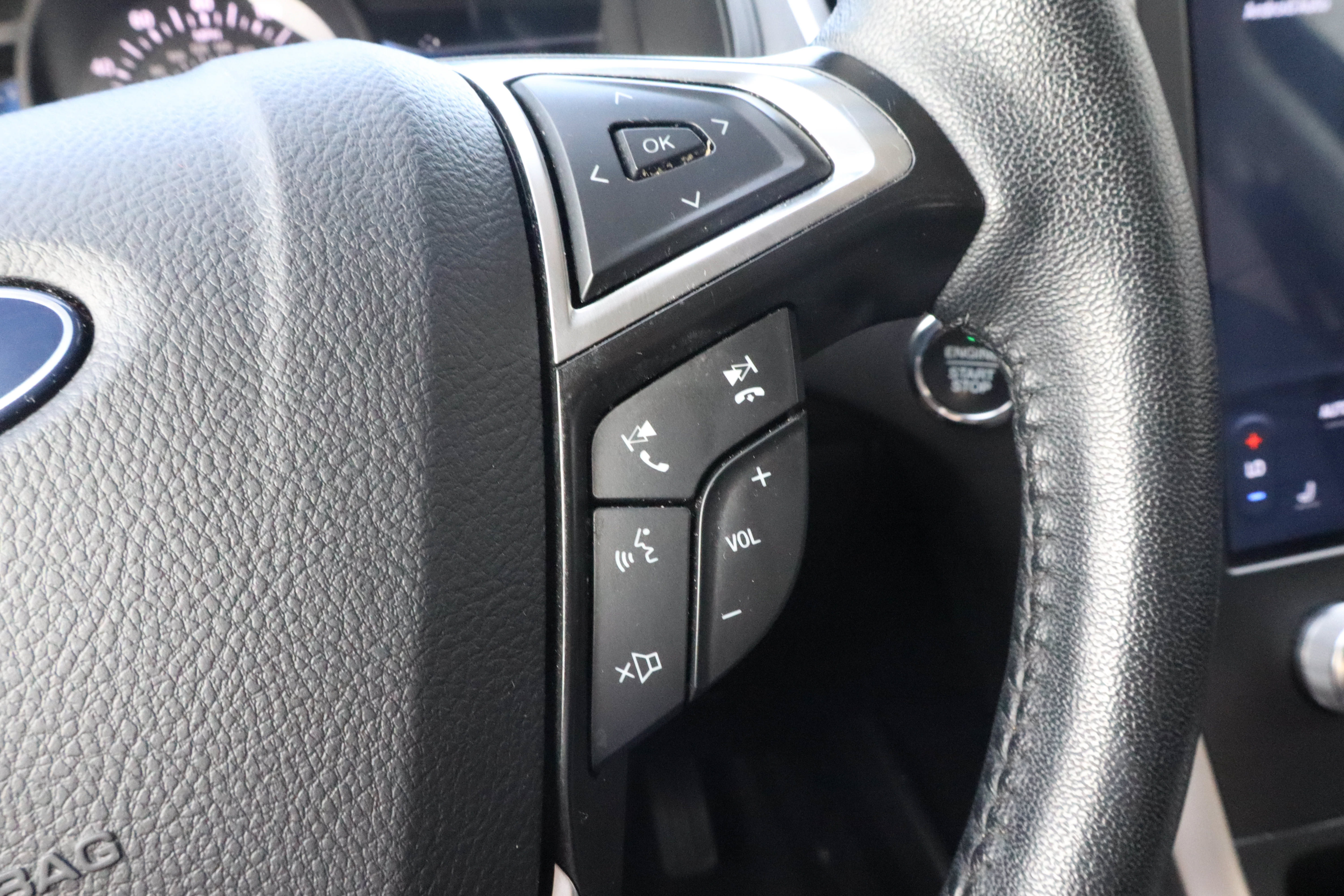 Used 2024 Ford Edge SEL AWD/4WD image 25