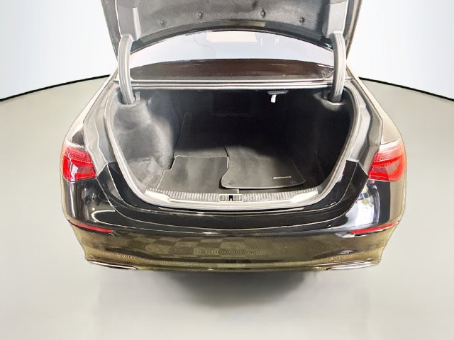 Used 2022 Mercedes-Benz S 500 4MATIC w/ AMG Line Package image 34