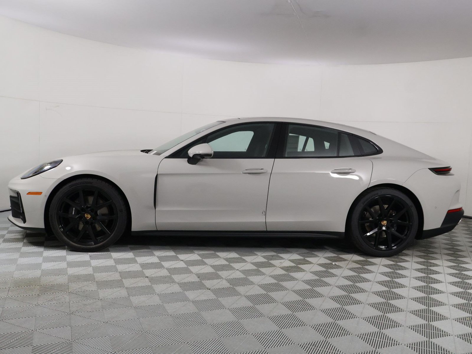 New 2026 Porsche Panamera RWD image 2