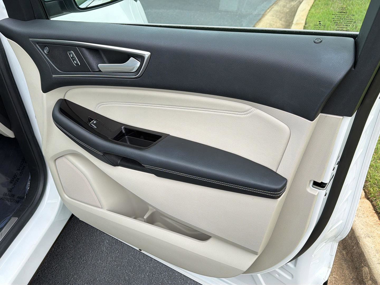 Used 2020 Ford Edge Titanium FWD image 14