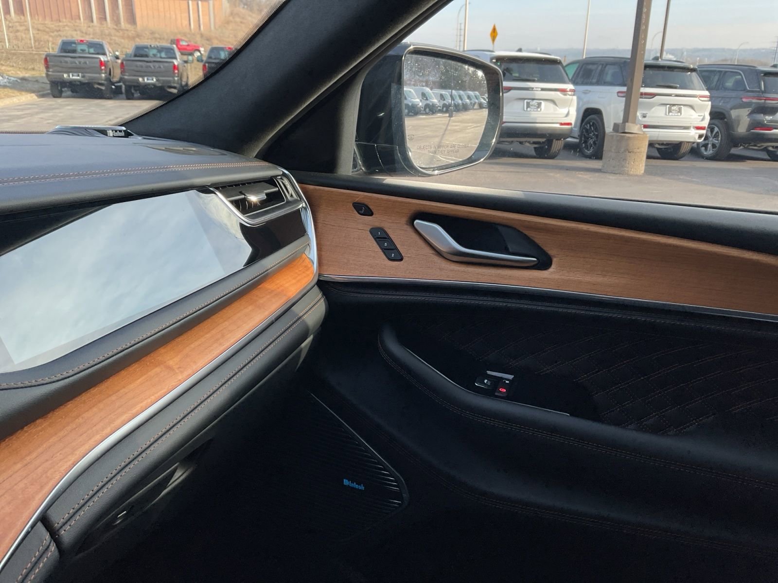 Used 2024 Jeep Grand Cherokee Summit image 30