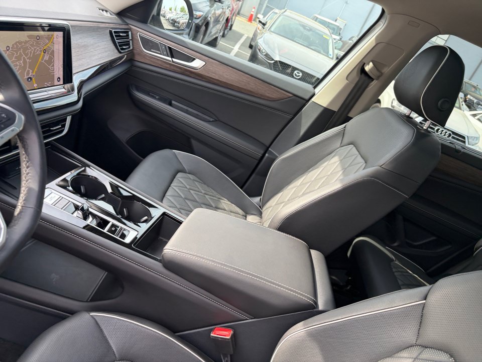 Used 2025 Volkswagen Atlas SEL Premium R-Line AWD/4WD image 31