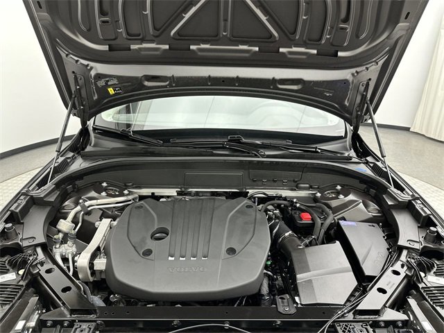 Certified 2025 Volvo XC60 B5 Plus w/ Climate Package image 26