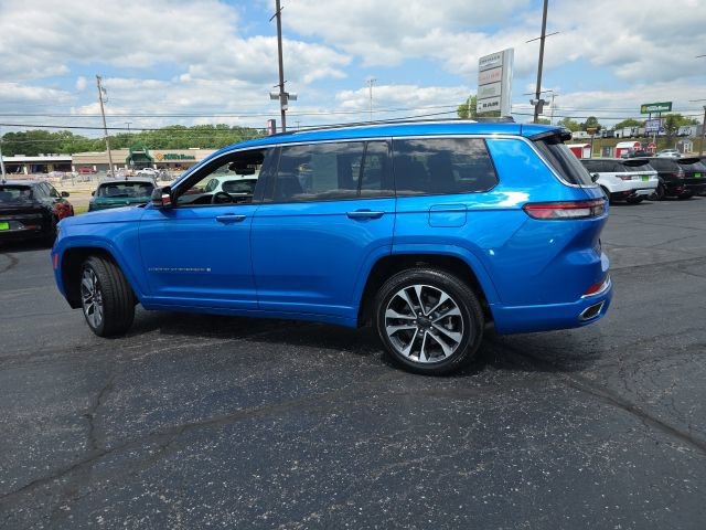 Used 2023 Jeep Grand Cherokee L Overland w/ Advanced Protech Group III AWD/4WD image 4