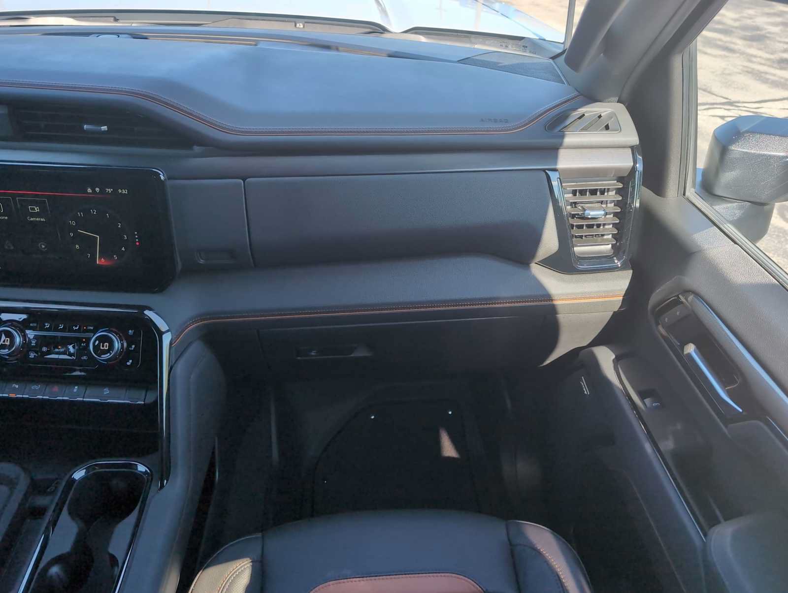 Used 2025 GMC Sierra 2500 AT4 w/ AT4 Premium Plus Package AWD/4WD image 29
