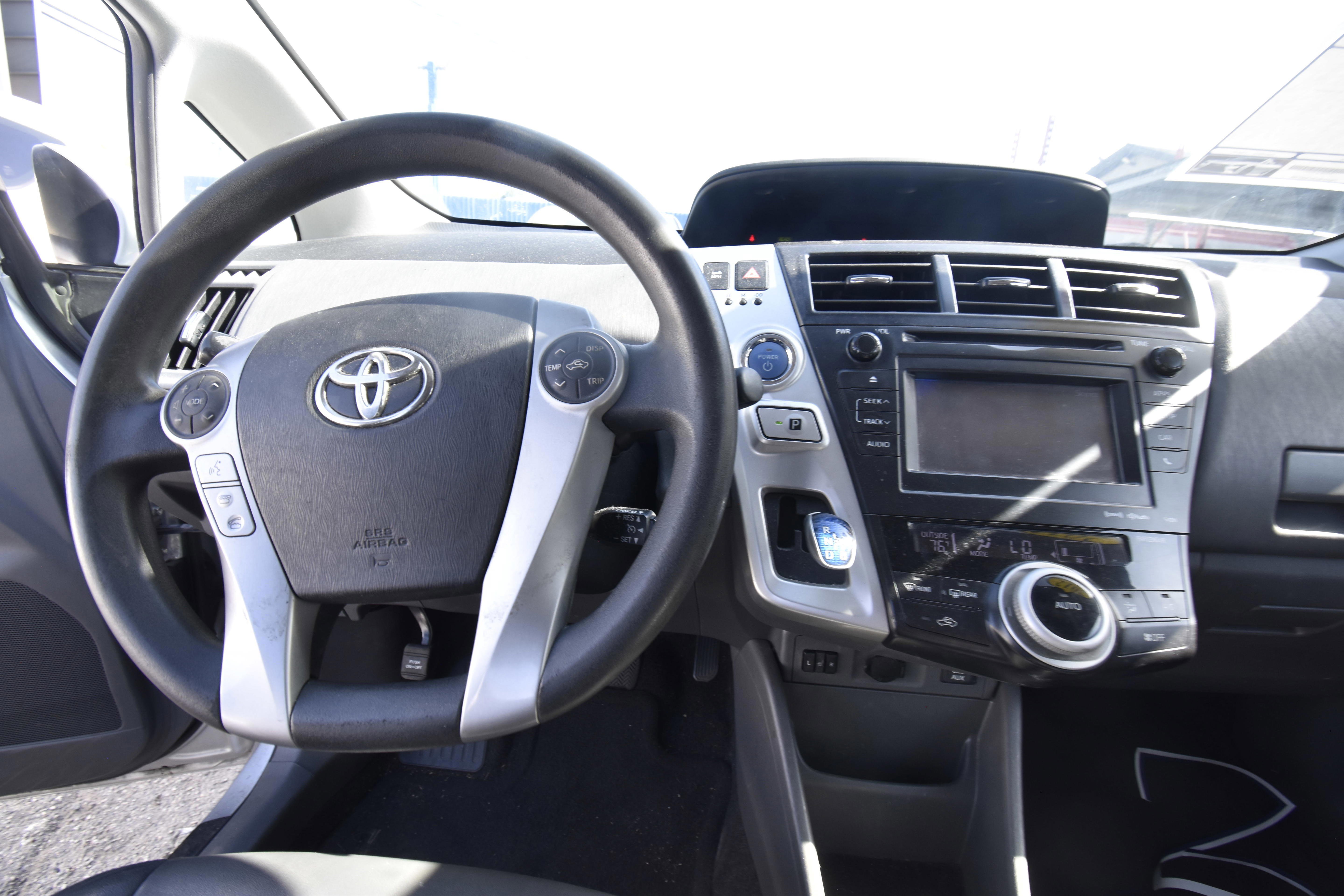 Used 2012 Toyota Prius V Five FWD image 9