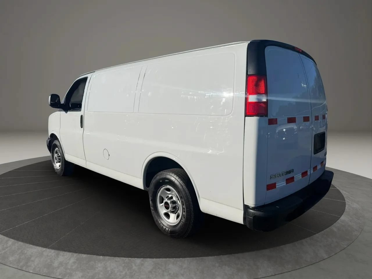 Used 2022 GMC Savana 2500 RWD image 7