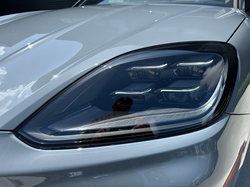 Used 2025 Porsche Cayenne Turbo image 13