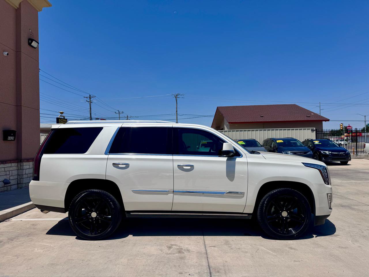 Used 2015 Cadillac Escalade Premium RWD image 3