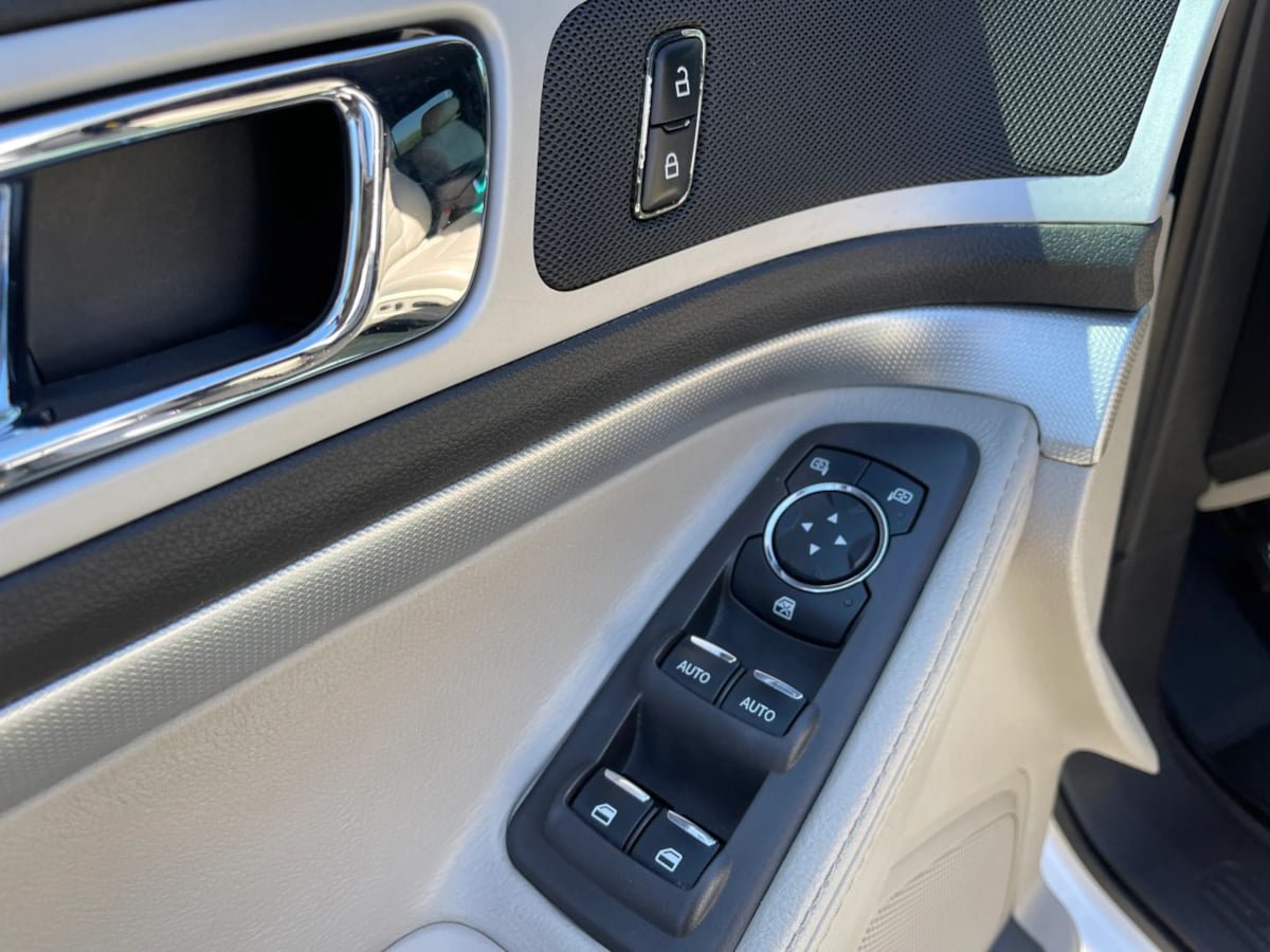 Used 2013 Ford Explorer XLT FWD image 21
