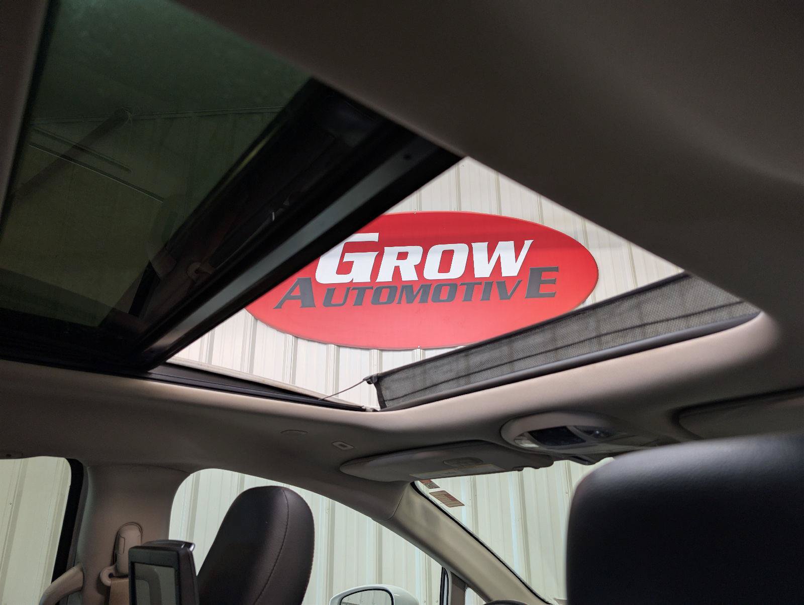 Used 2019 Chrysler Pacifica Touring-L Plus w/ Advanced Safetytec Group FWD image 33