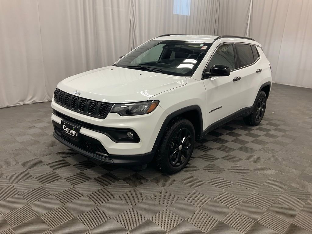 Used 2024 Jeep Compass Latitude image 12