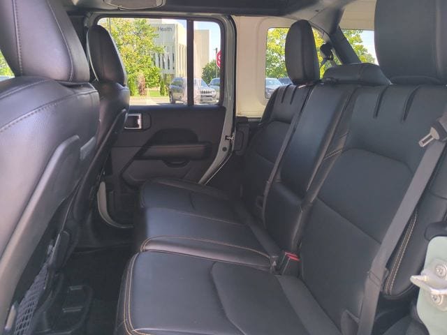 Used 2024 Jeep Wrangler Unlimited Sahara w/ Technology Group AWD/4WD image 14