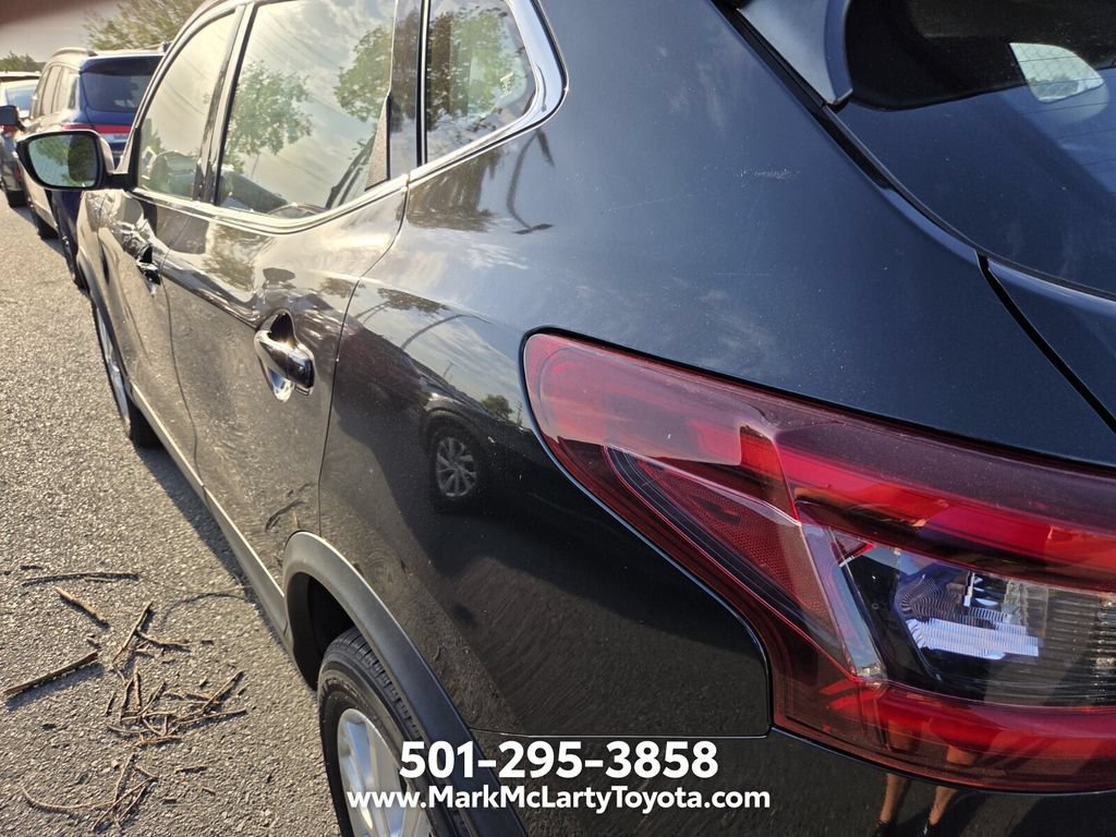 Used 2022 Nissan Rogue Sport SV FWD image 6
