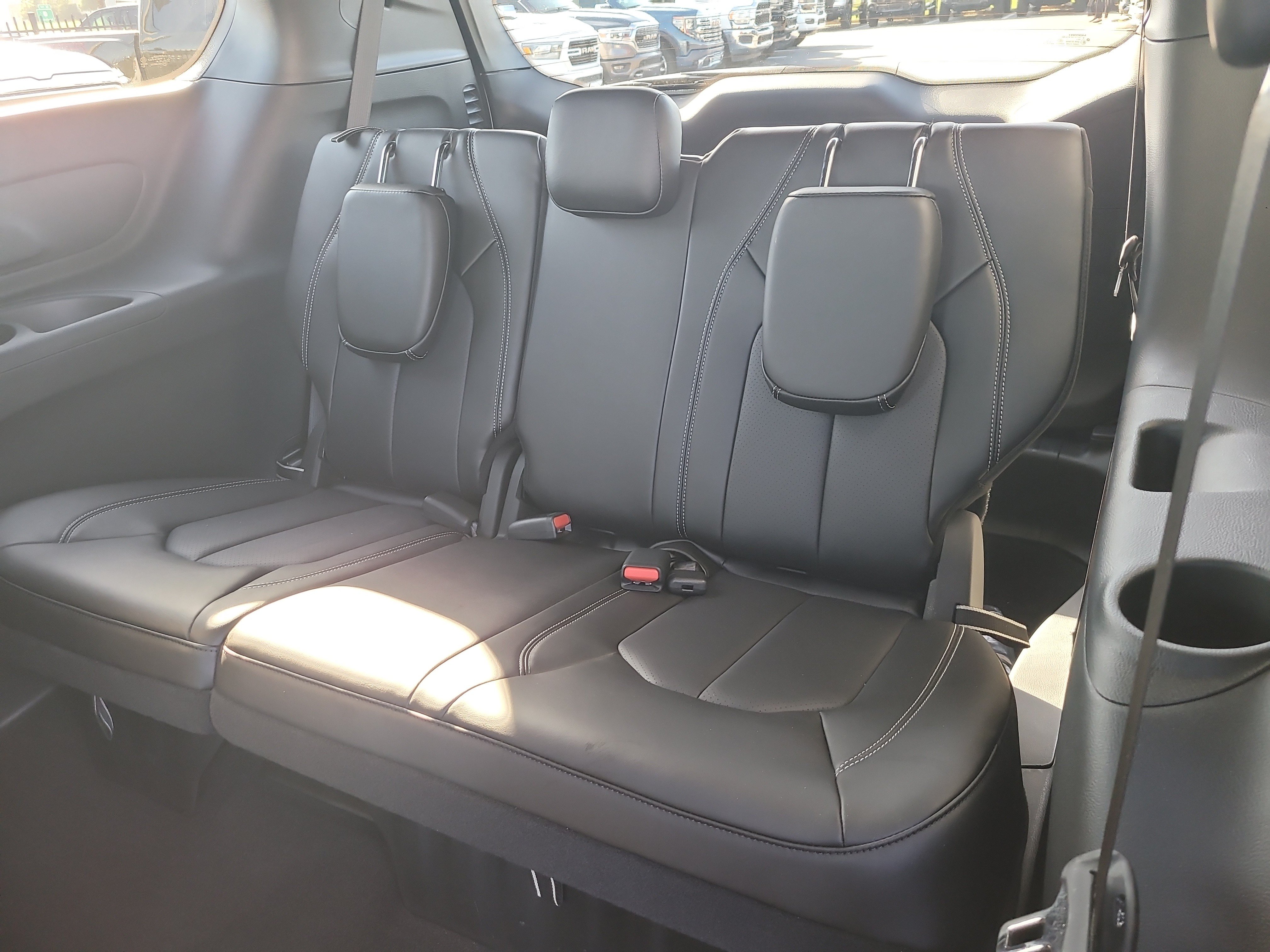 Used 2026 Chrysler Voyager LX FWD image 11