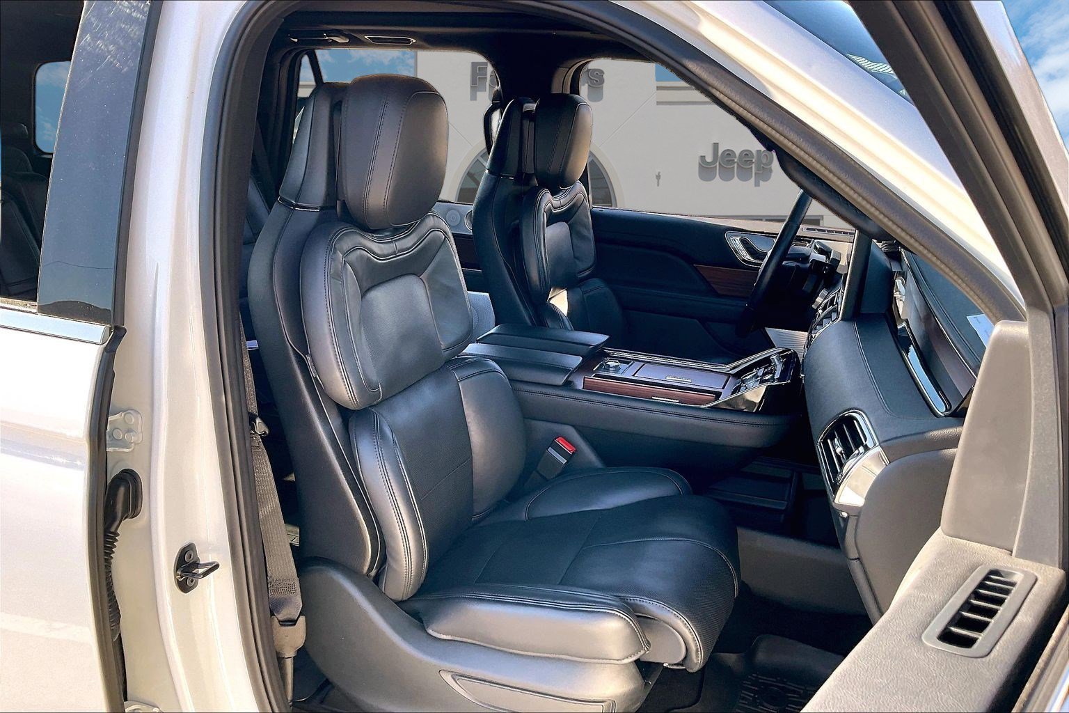 Used 2024 Lincoln Navigator Reserve w/ Equipment Group 201A image 7