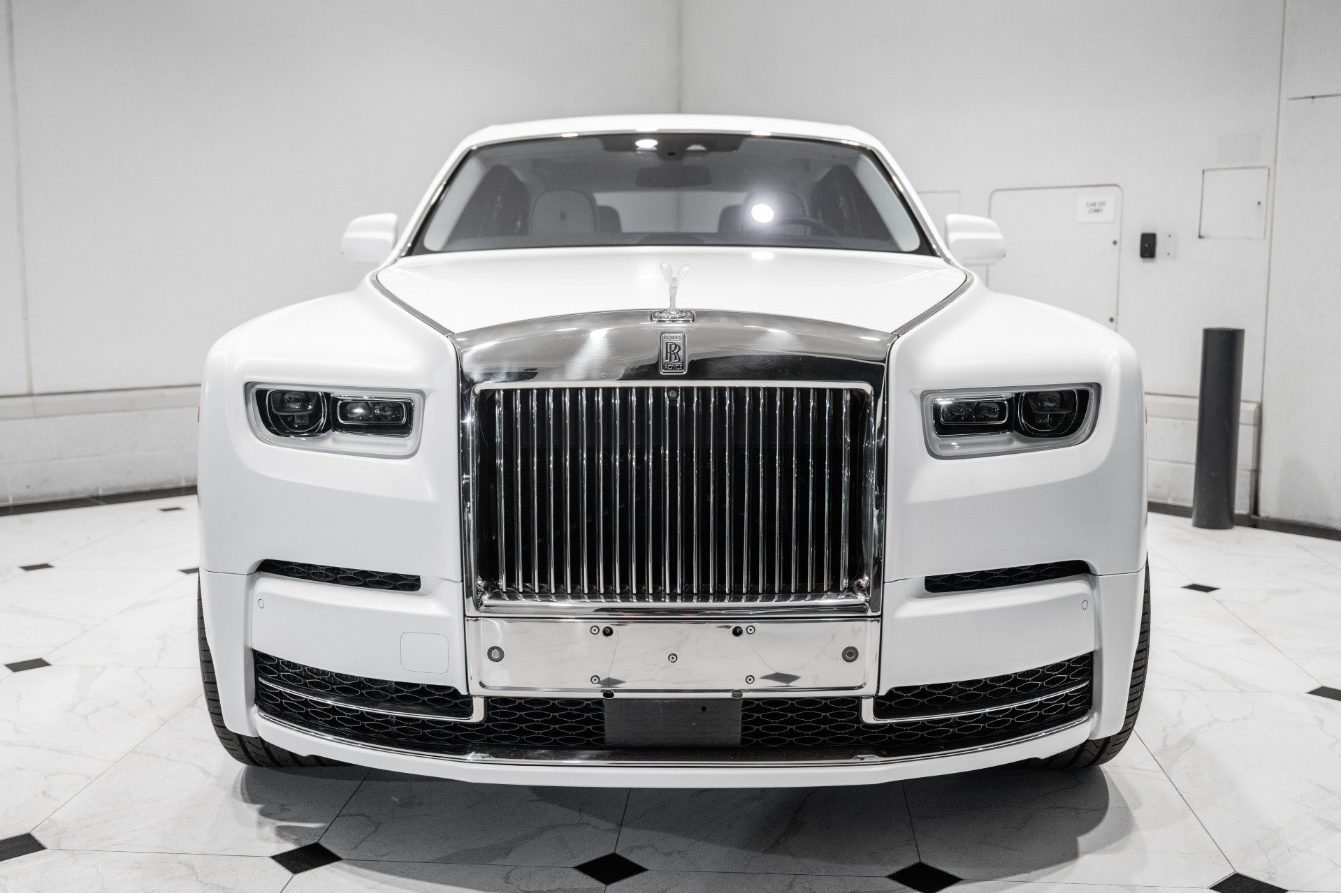 Used 2018 Rolls-Royce Phantom Sedan RWD image 4