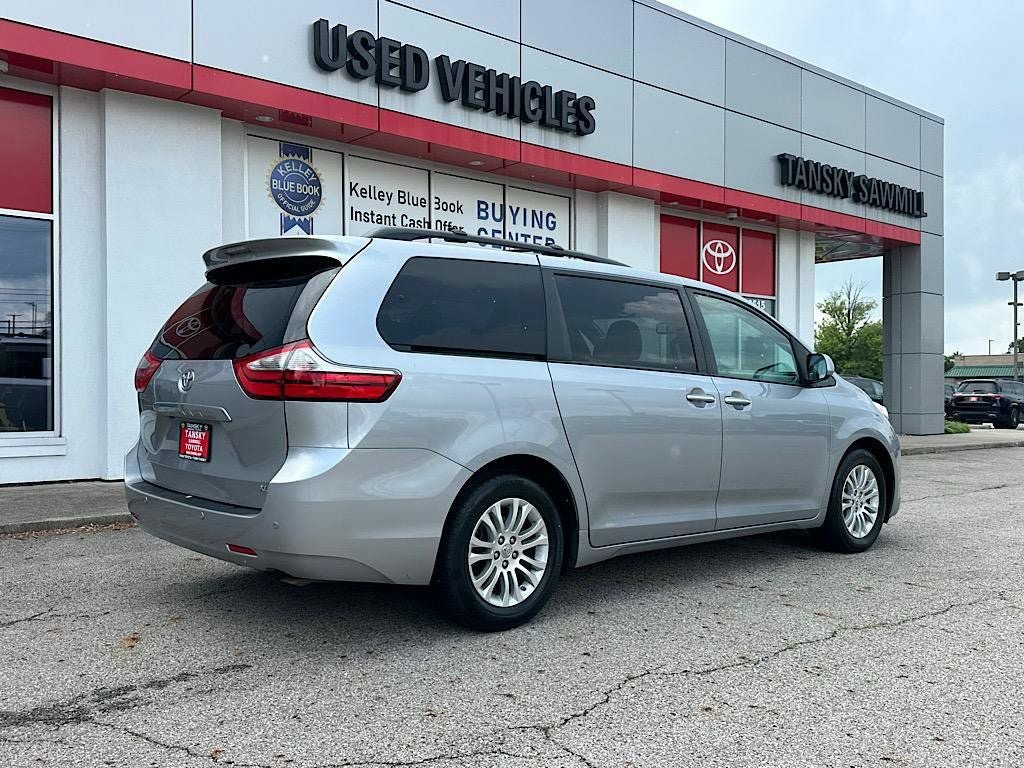 Used 2017 Toyota Sienna XLE Premium FWD image 8