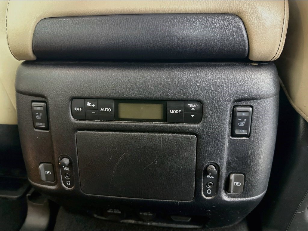 Used 2020 Nissan Armada Platinum w/ Captain's Chairs Package RWD image 47