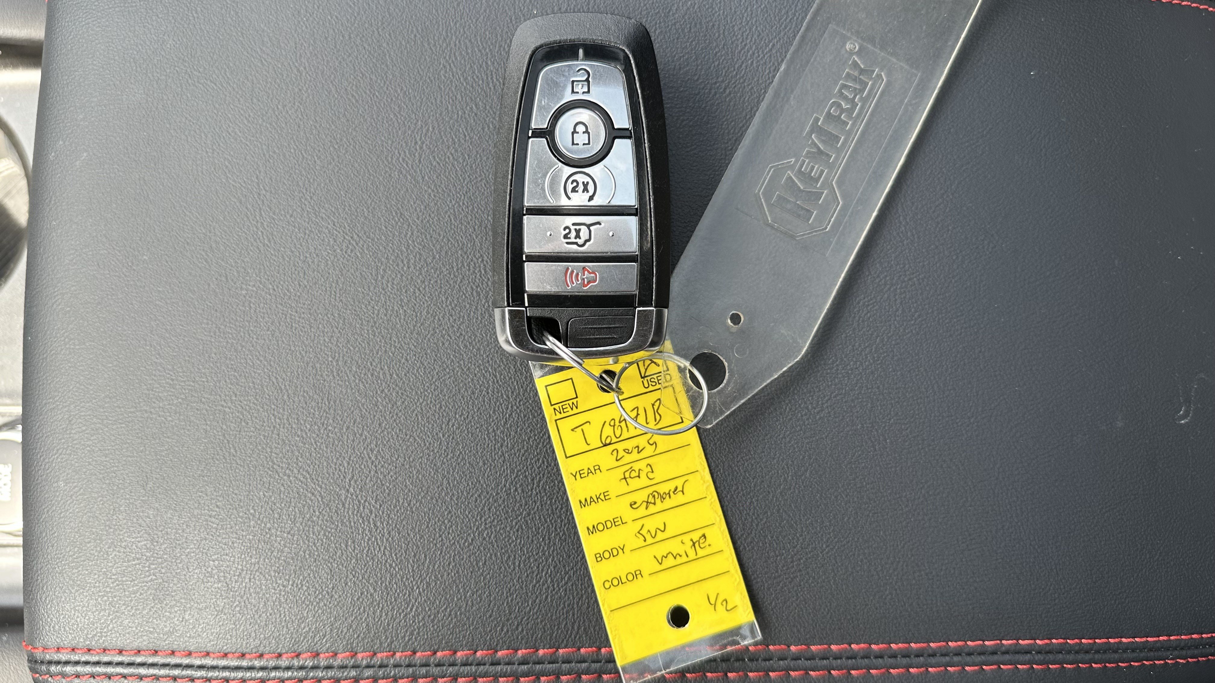 Used 2025 Ford Explorer ST AWD/4WD image 35