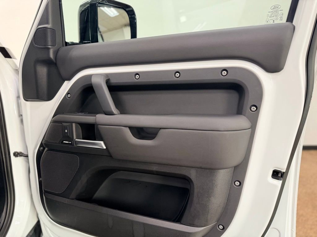 Used 2025 Land Rover Defender 110 S image 16