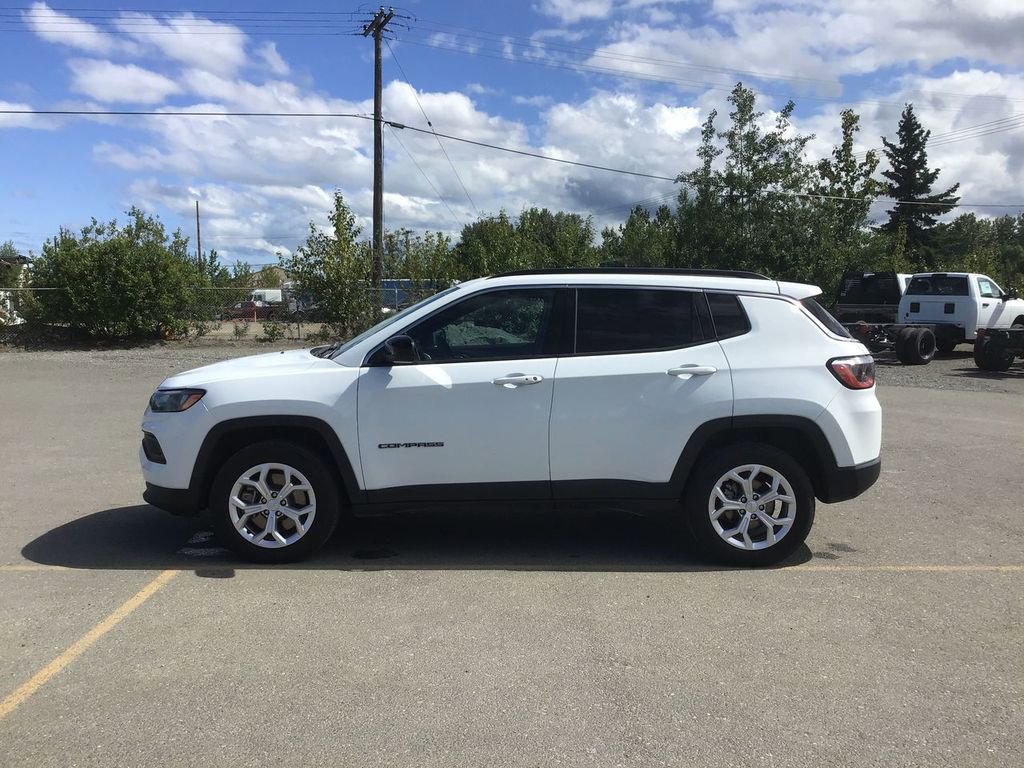 Used 2024 Jeep Compass Latitude image 1