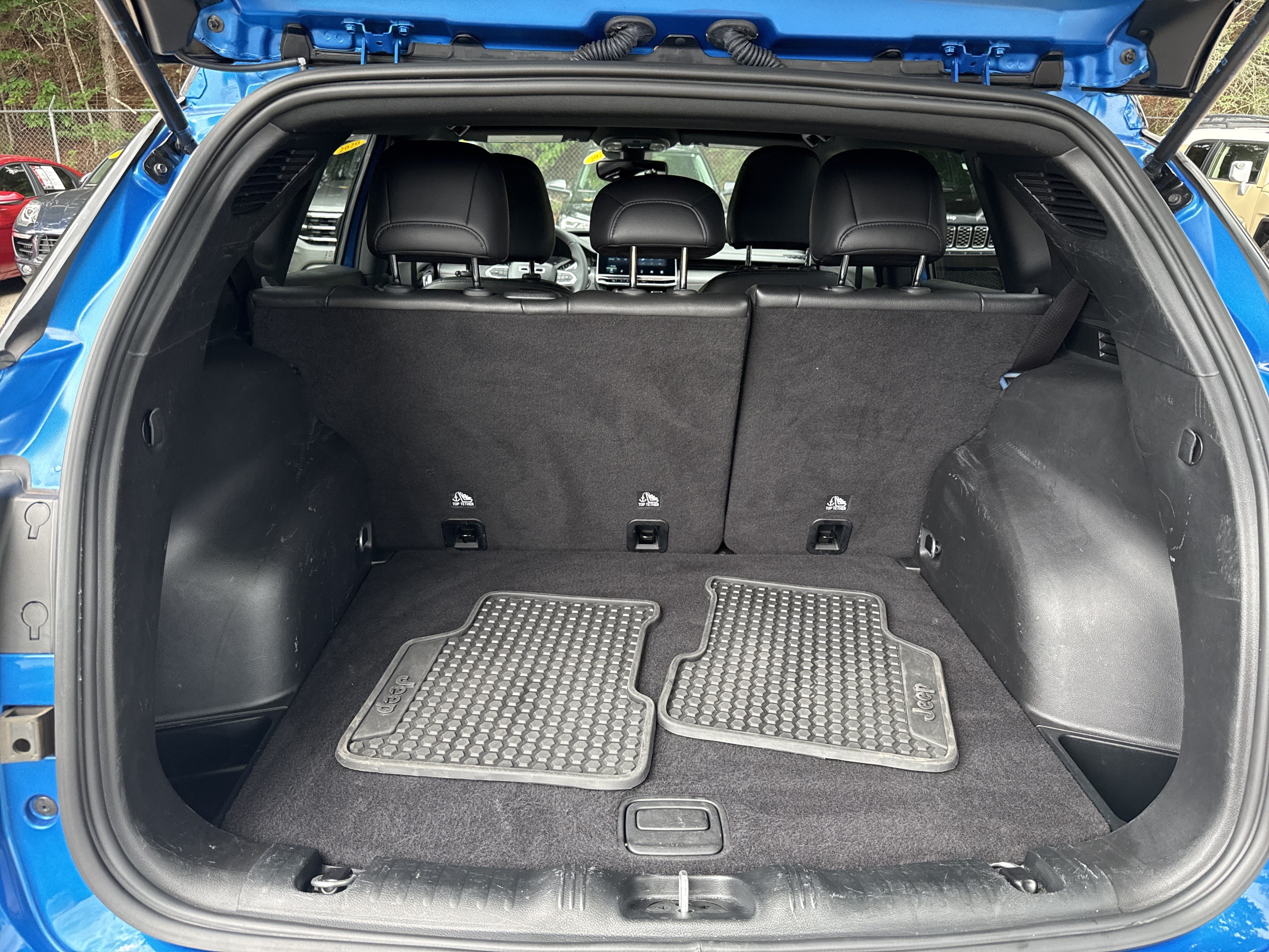 Used 2025 Jeep Compass Trailhawk AWD/4WD image 18