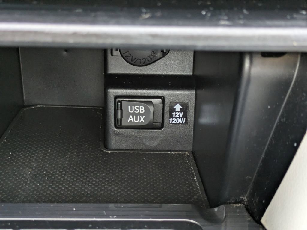 Used 2013 Toyota Camry XLE w/ Leather Pkg image 30