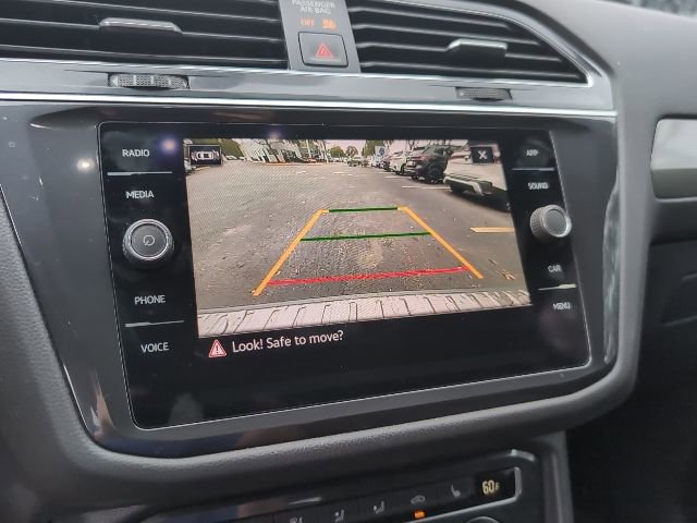 Used 2021 Volkswagen Tiguan SE image 18