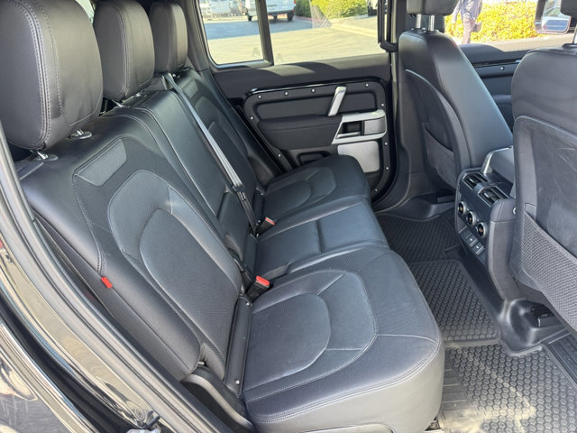 Used 2023 Land Rover Defender 130 X-Dynamic SE image 10