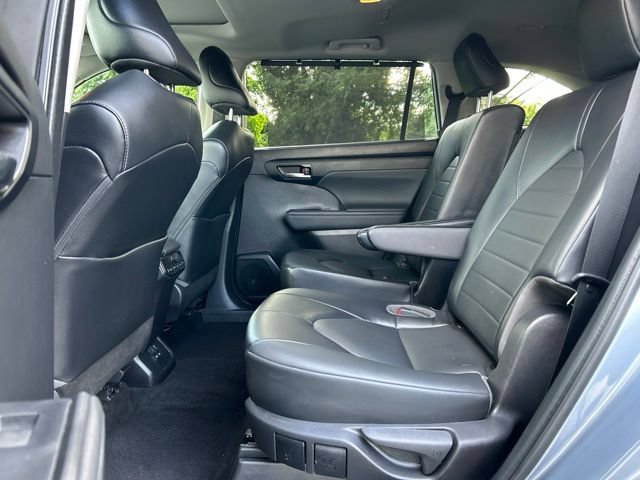 Used 2022 Toyota Highlander XLE AWD/4WD image 37