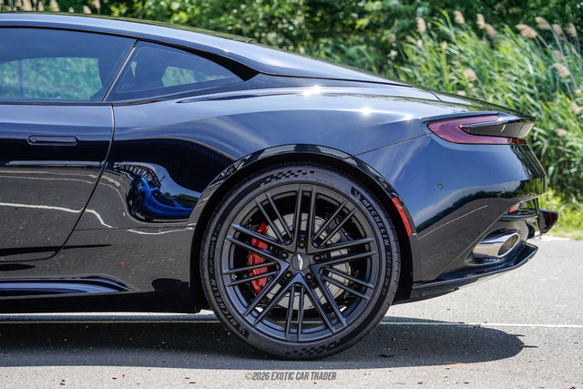 Used 2024 Aston Martin DB12 Coupe RWD image 5