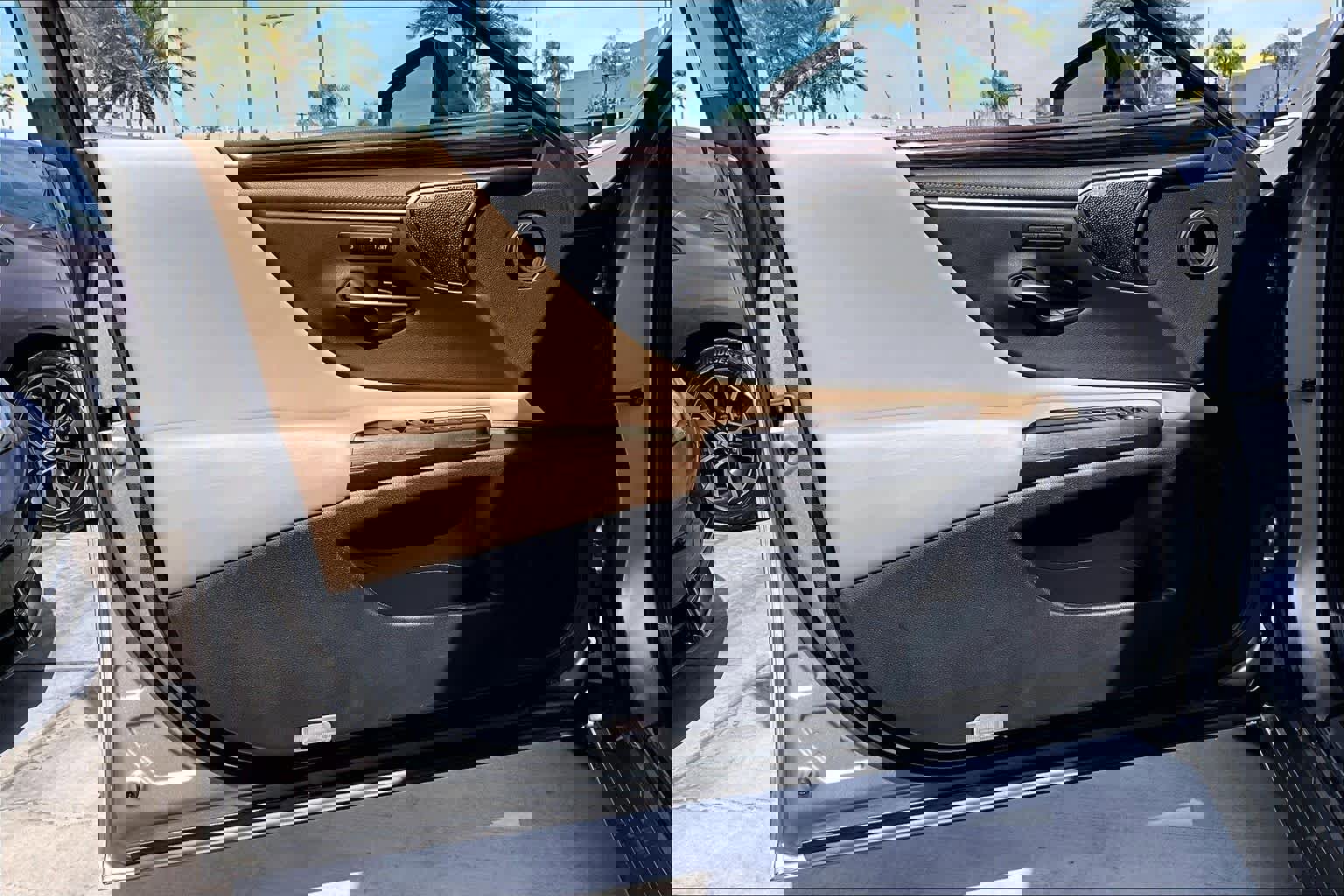 Used 2019 Lexus ES 350 Ultra Luxury w/ Accessory Package image 21