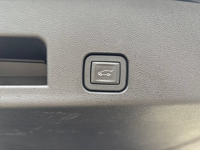 Used 2025 Chevrolet Traverse Z71 w/ LPO, Floor Liner Package AWD/4WD image 25
