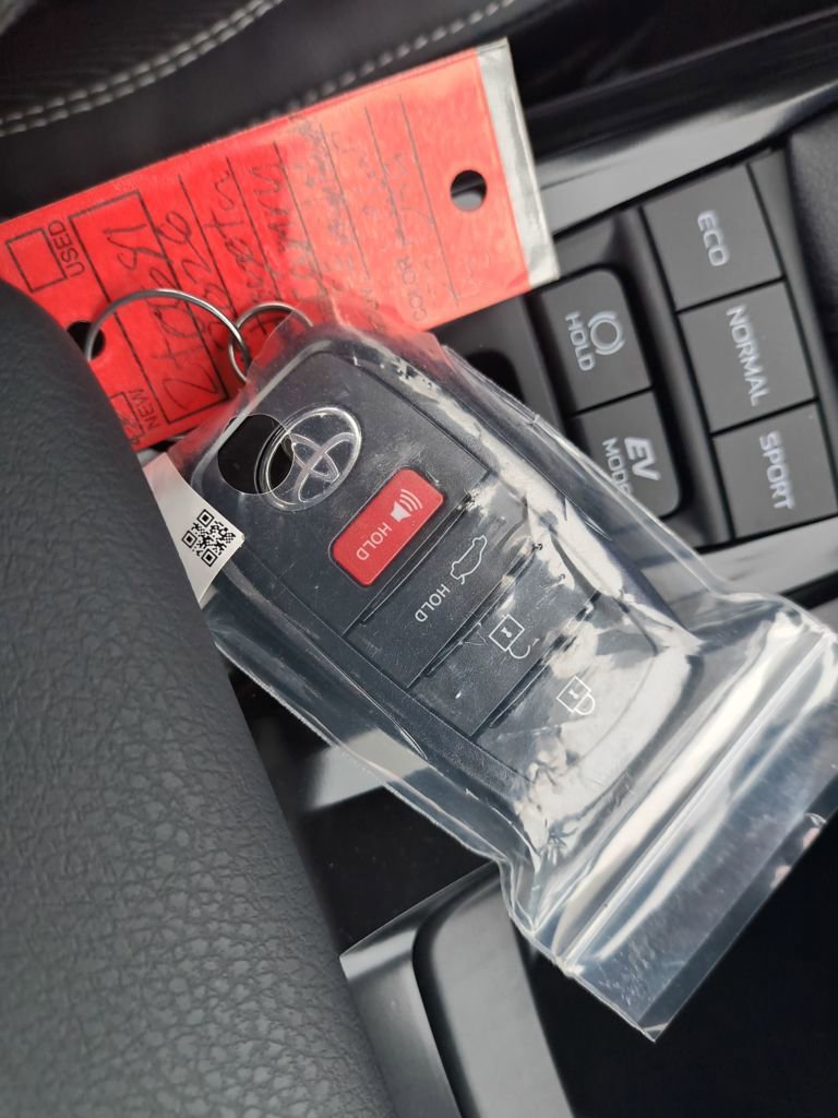 New 2026 Toyota Camry Hybrid w/ Multimedia Upgrade Package image 28