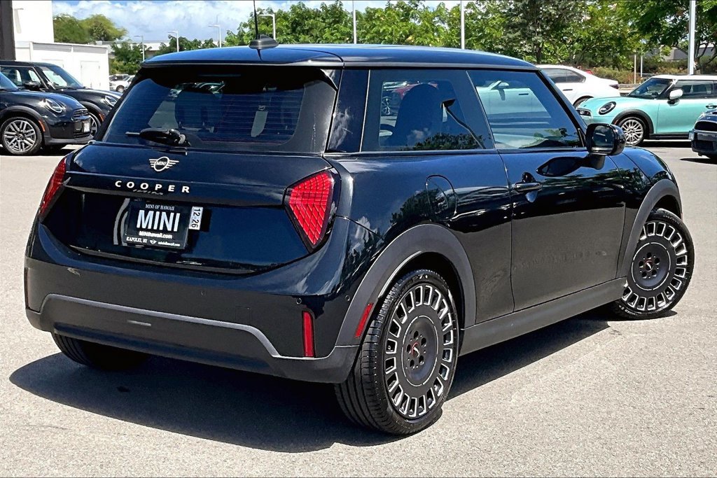Used 2025 MINI Cooper 2-Door Hardtop FWD image 12